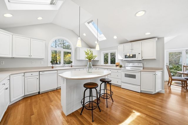 98 Blossomcrest Rd, Lexington, MA 02421