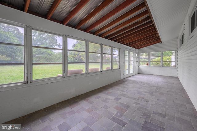 3 LAURIE WAY, Burlington, NJ 08016