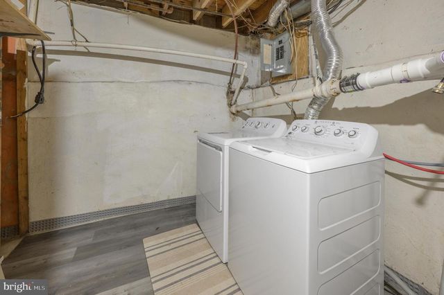 3 LAURIE WAY, Burlington, NJ 08016