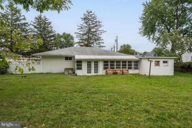 3 LAURIE WAY, Burlington, NJ 08016