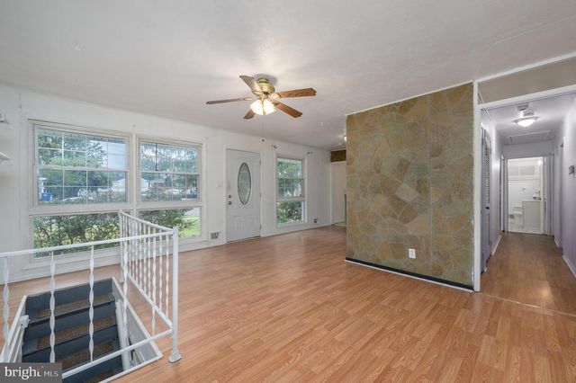 3 LAURIE WAY, Burlington, NJ 08016