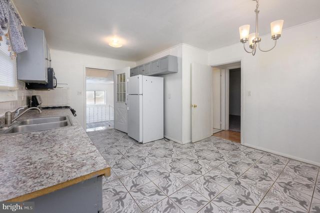 3 LAURIE WAY, Burlington, NJ 08016