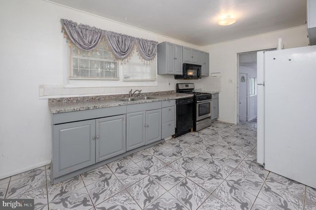 3 LAURIE WAY, Burlington, NJ 08016