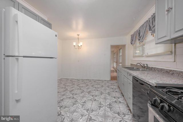 3 LAURIE WAY, Burlington, NJ 08016