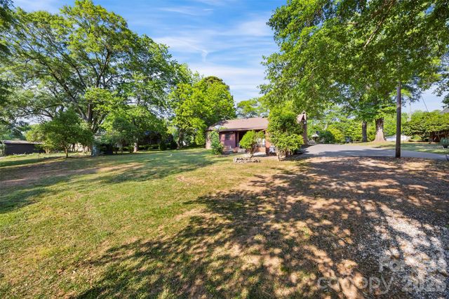 1206 South Point Road, Belmont, NC 28012
