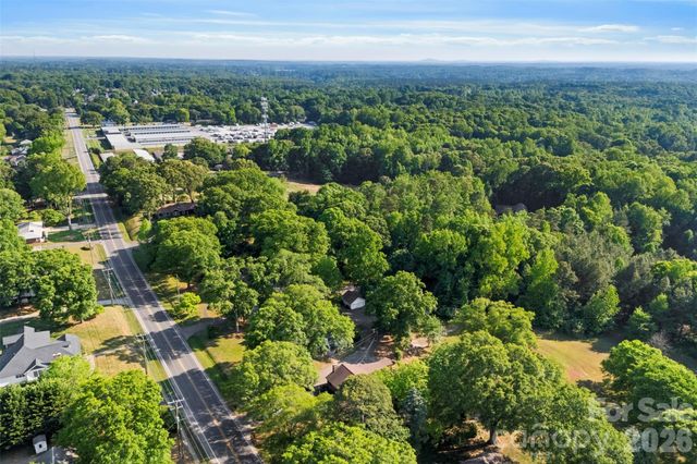 1206 South Point Road, Belmont, NC 28012