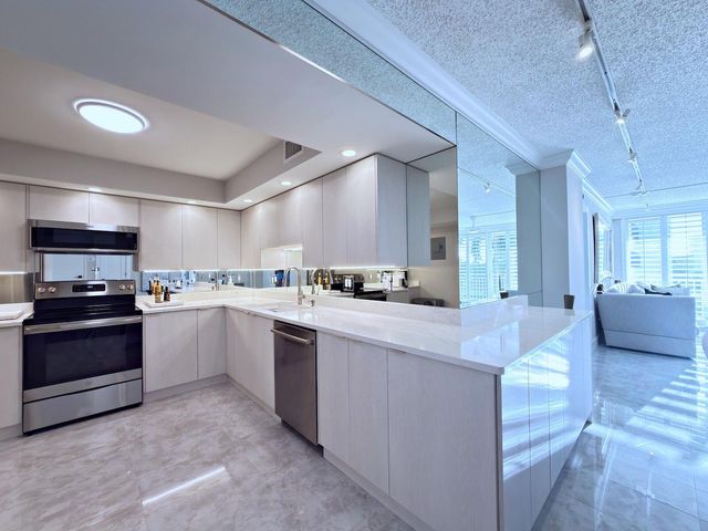 3546 S Ocean Boulevard 316, South Palm Beach, FL 33480