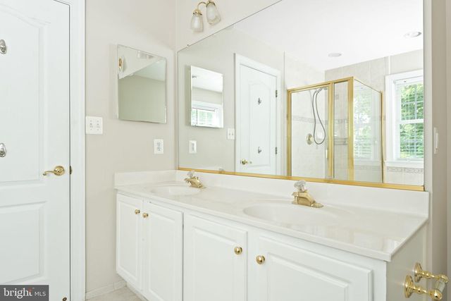 2202 SARAH WOODS CT, Vienna, VA 22182