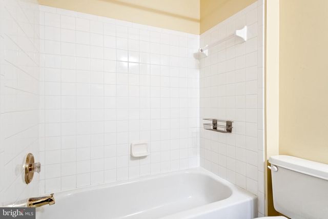 2202 SARAH WOODS CT, Vienna, VA 22182