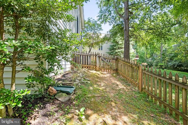 2202 SARAH WOODS CT, Vienna, VA 22182