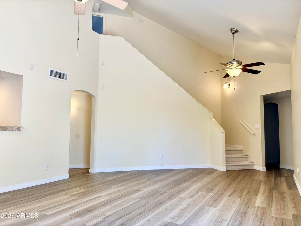 Image 12 of property listing at 4213 W CALAVAR Road, Phoenix, AZ 85053