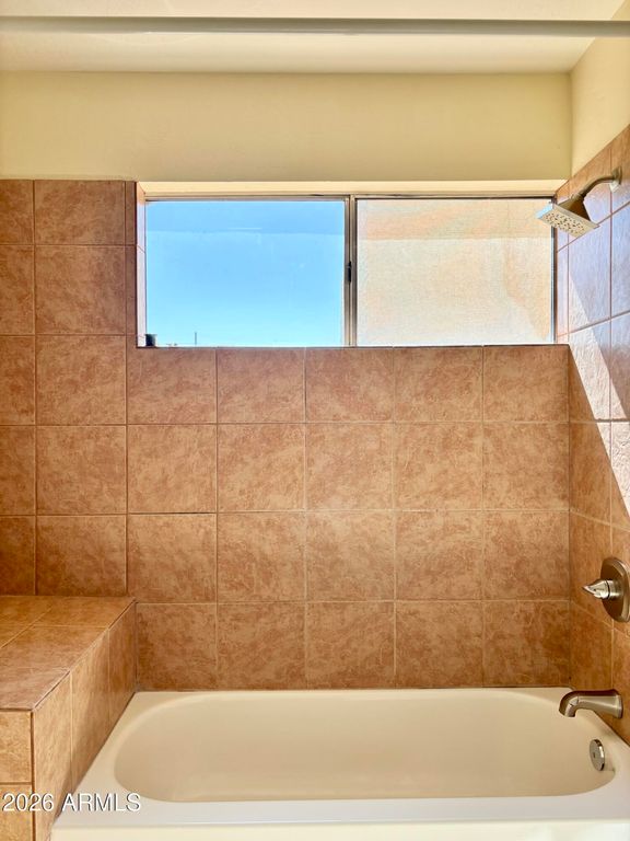 Image 16 of property listing at 4213 W CALAVAR Road, Phoenix, AZ 85053