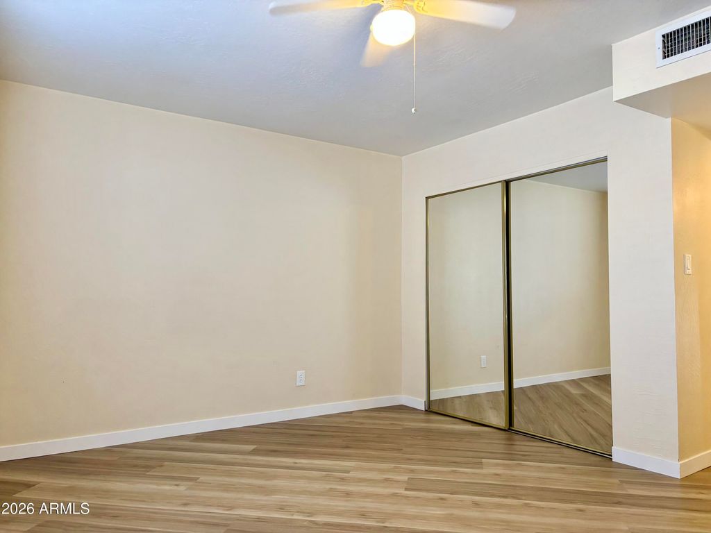 Image 17 of property listing at 4213 W CALAVAR Road, Phoenix, AZ 85053