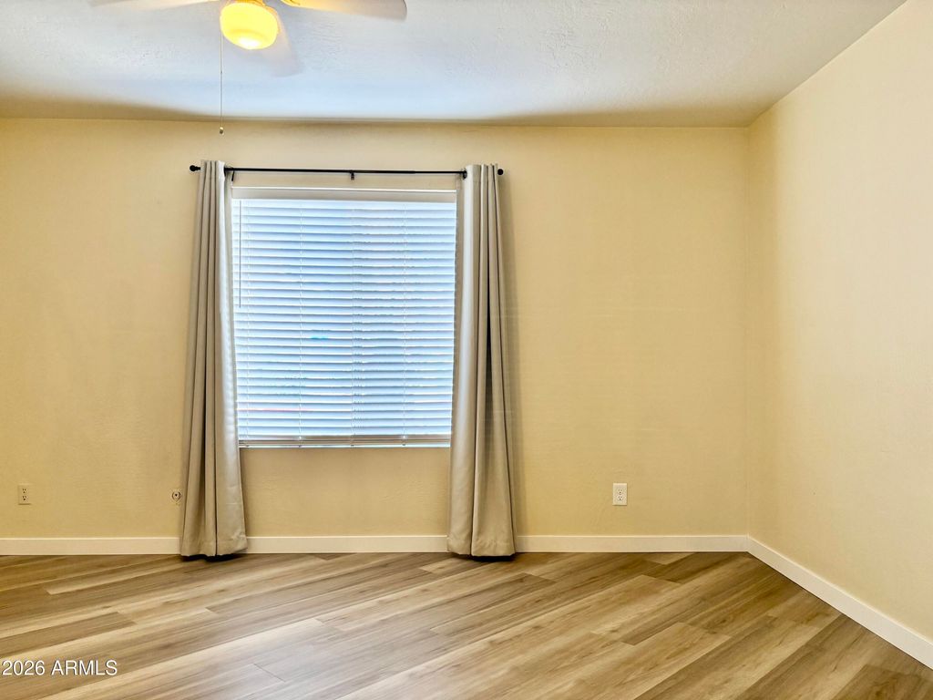 Image 18 of property listing at 4213 W CALAVAR Road, Phoenix, AZ 85053