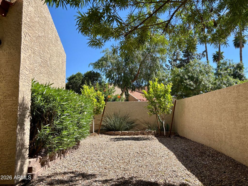 Image 2 of property listing at 4213 W CALAVAR Road, Phoenix, AZ 85053