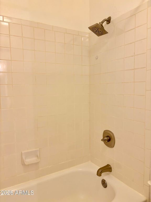 Image 20 of property listing at 4213 W CALAVAR Road, Phoenix, AZ 85053