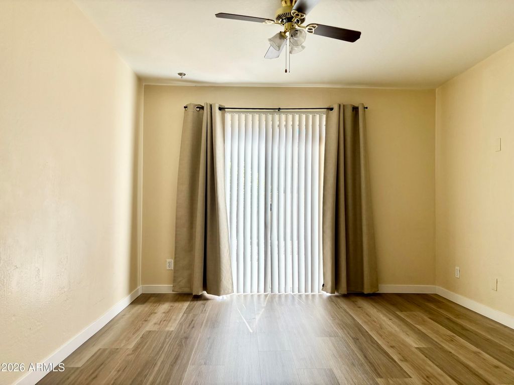 Image 22 of property listing at 4213 W CALAVAR Road, Phoenix, AZ 85053