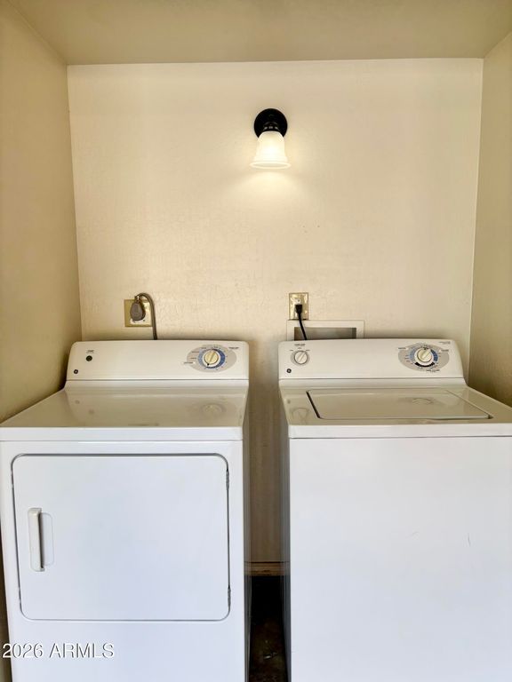 Image 23 of property listing at 4213 W CALAVAR Road, Phoenix, AZ 85053