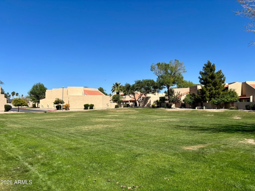 Image 24 of property listing at 4213 W CALAVAR Road, Phoenix, AZ 85053