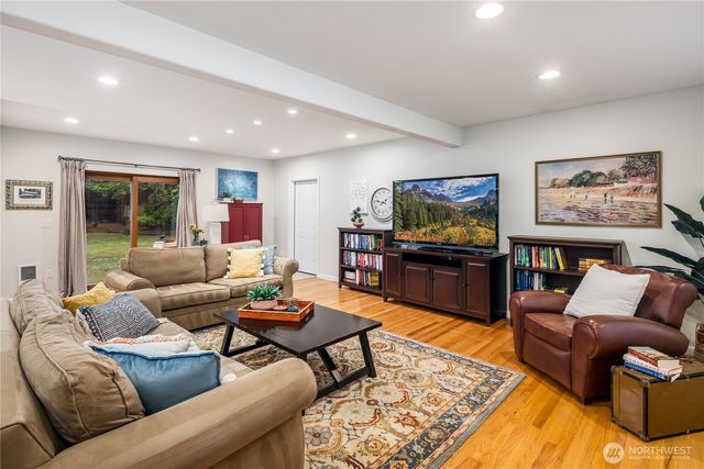 703 245th Place NE, Sammamish, WA 98074