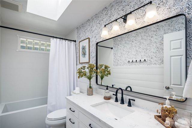 703 245th Place NE, Sammamish, WA 98074