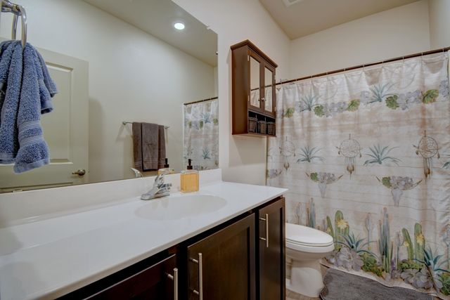 1330 Tierra Verde Loop NW, Los Lunas, NM 87031