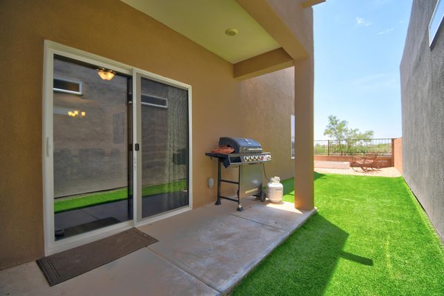 1330 Tierra Verde Loop NW, Los Lunas, NM 87031