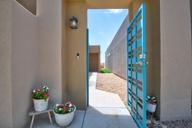1330 Tierra Verde Loop NW, Los Lunas, NM 87031