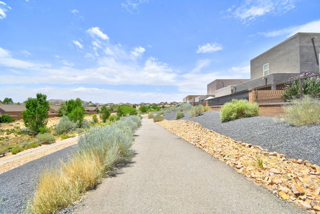 1330 Tierra Verde Loop NW, Los Lunas, NM 87031