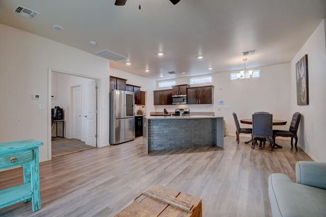 1330 Tierra Verde Loop NW, Los Lunas, NM 87031