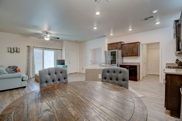 1330 Tierra Verde Loop NW, Los Lunas, NM 87031