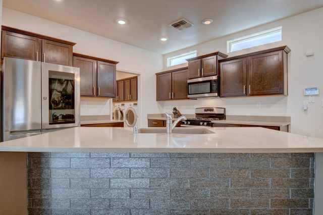 1330 Tierra Verde Loop NW, Los Lunas, NM 87031