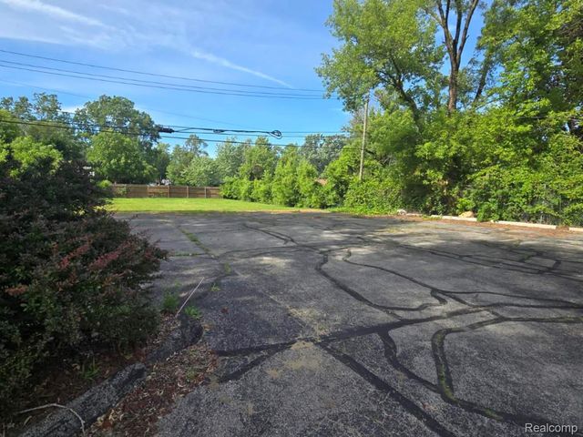 24306 Eureka Road, Taylor, MI 48180