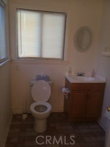 38588 9th St East, Palmdale, CA 93550