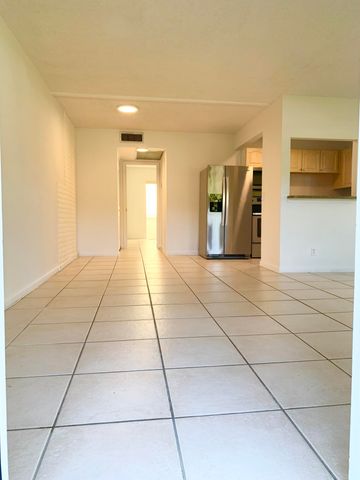 39 Sussex B, West Palm Beach, FL 33417