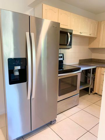 39 Sussex B, West Palm Beach, FL 33417