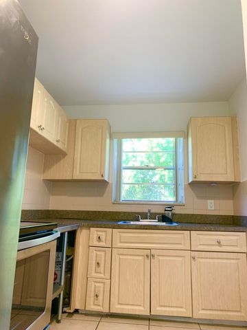 39 Sussex B, West Palm Beach, FL 33417