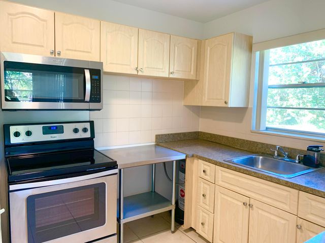 39 Sussex B, West Palm Beach, FL 33417