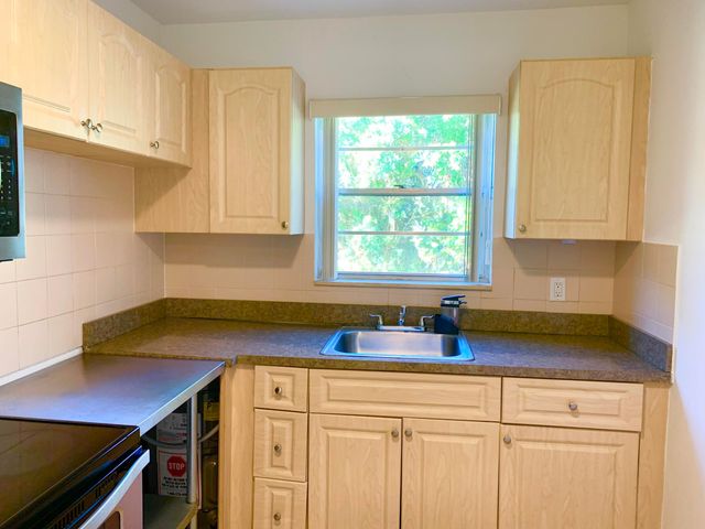 39 Sussex B, West Palm Beach, FL 33417