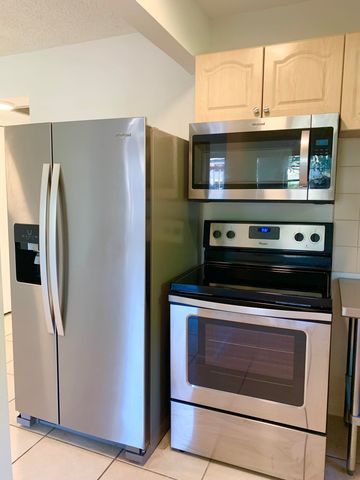 39 Sussex B, West Palm Beach, FL 33417