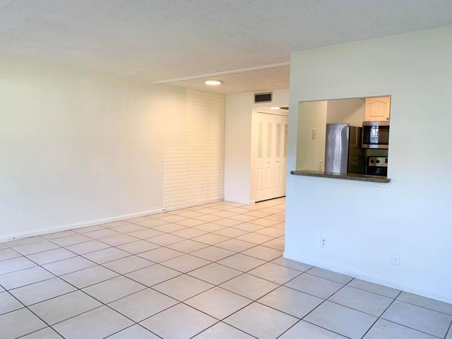 39 Sussex B, West Palm Beach, FL 33417