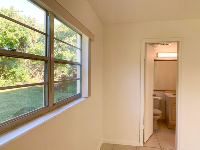 39 Sussex B, West Palm Beach, FL 33417