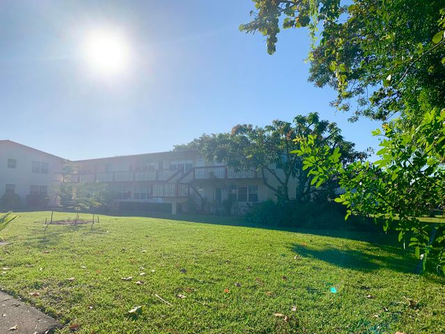 39 Sussex B, West Palm Beach, FL 33417