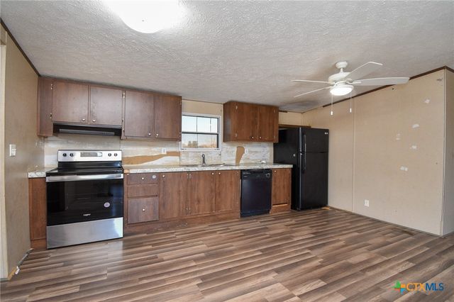 413 West Oaks Drive, Victoria, TX 77905