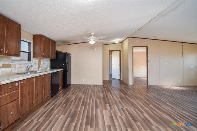 413 West Oaks Drive, Victoria, TX 77905