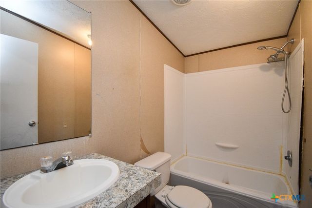 413 West Oaks Drive, Victoria, TX 77905