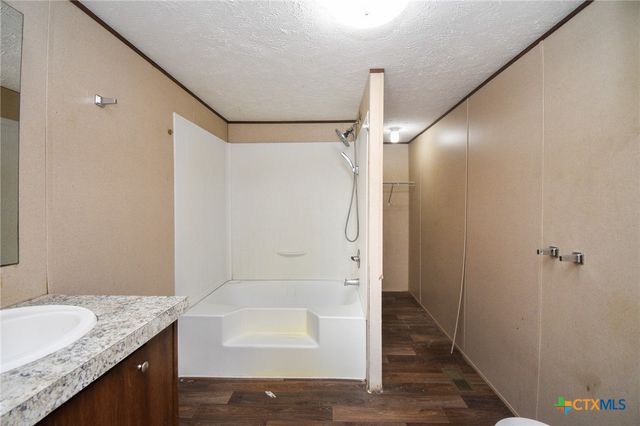 413 West Oaks Drive, Victoria, TX 77905