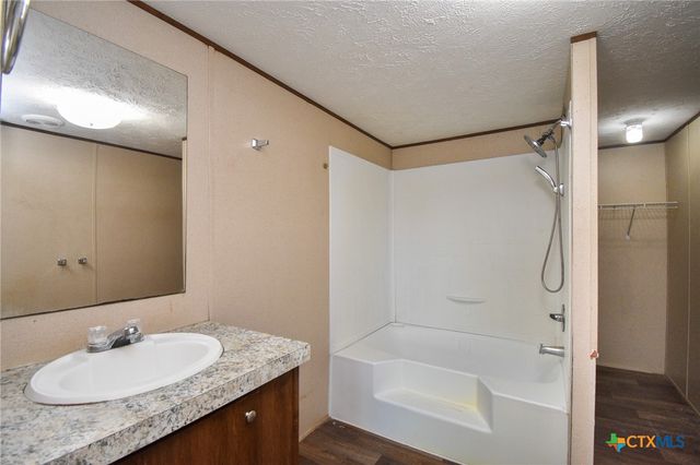 413 West Oaks Drive, Victoria, TX 77905