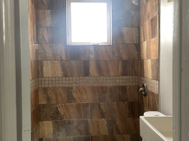 8330 S Buffalo Avenue, Chicago, IL 60617