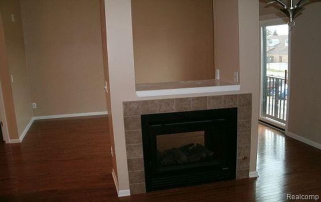 579 N Pontiac Trail, Walled Lake, MI 48390